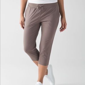 Lululemon Dance Studio Crop ll *Unlined Size 10